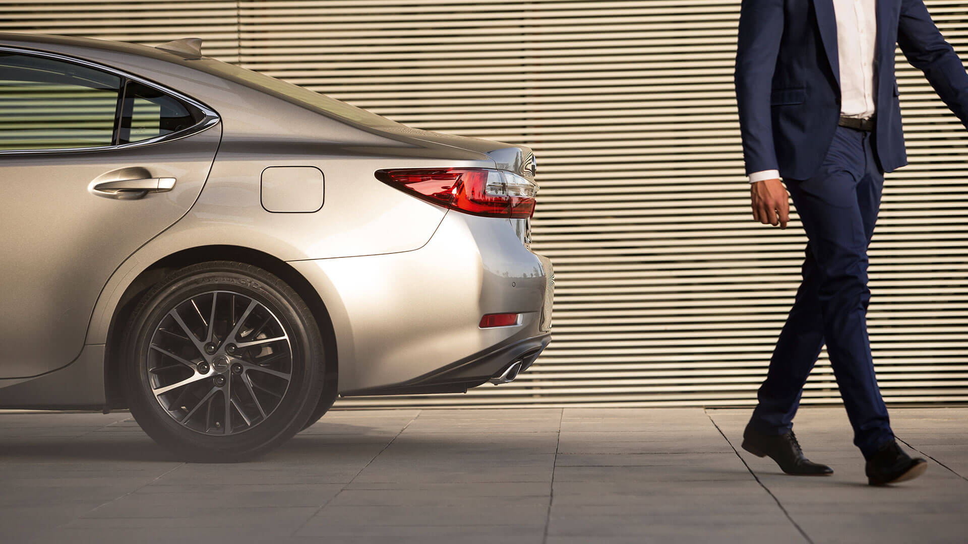 2017 lexus es gallery 012 lifestyle
