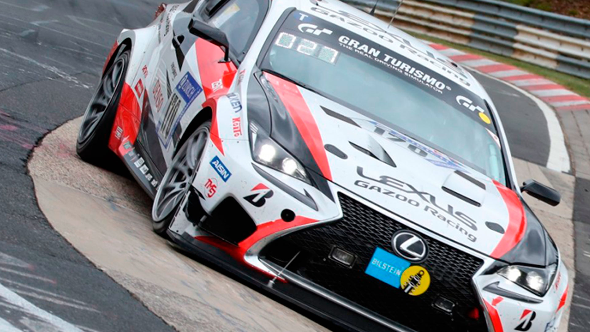 Lexus RC en la carrera de Nurburgring hero asset