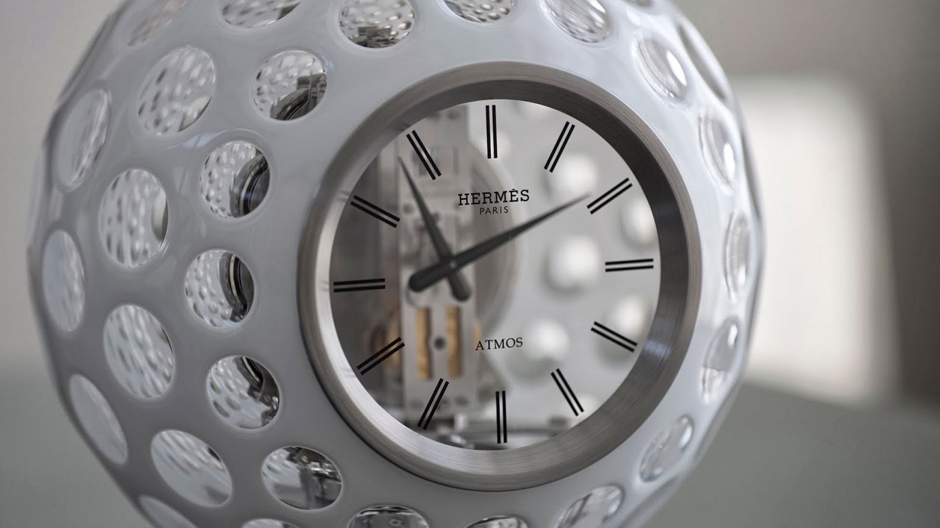 Reloj atmos hero asset