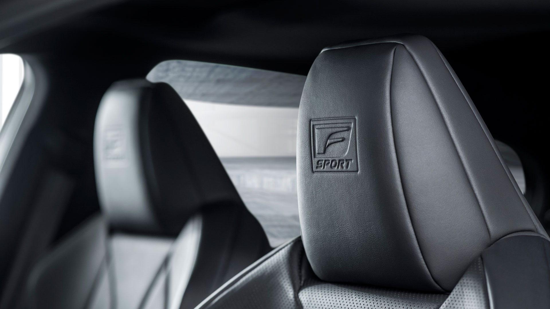 Asientos en piel de la versión F Sport del nuevo Lexus ES 300h