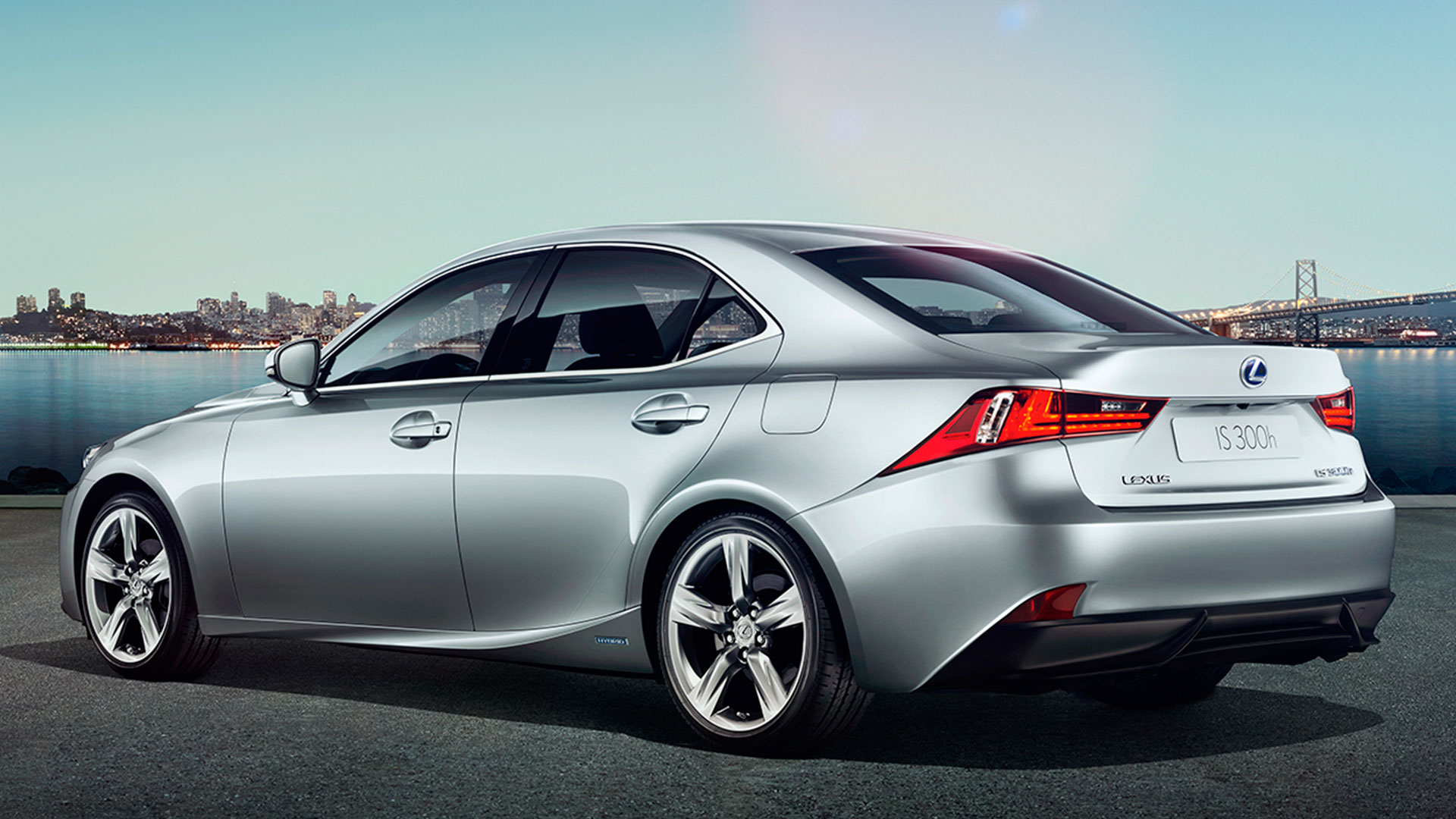 Lexus IS 300h híbrido 2015 hero asset