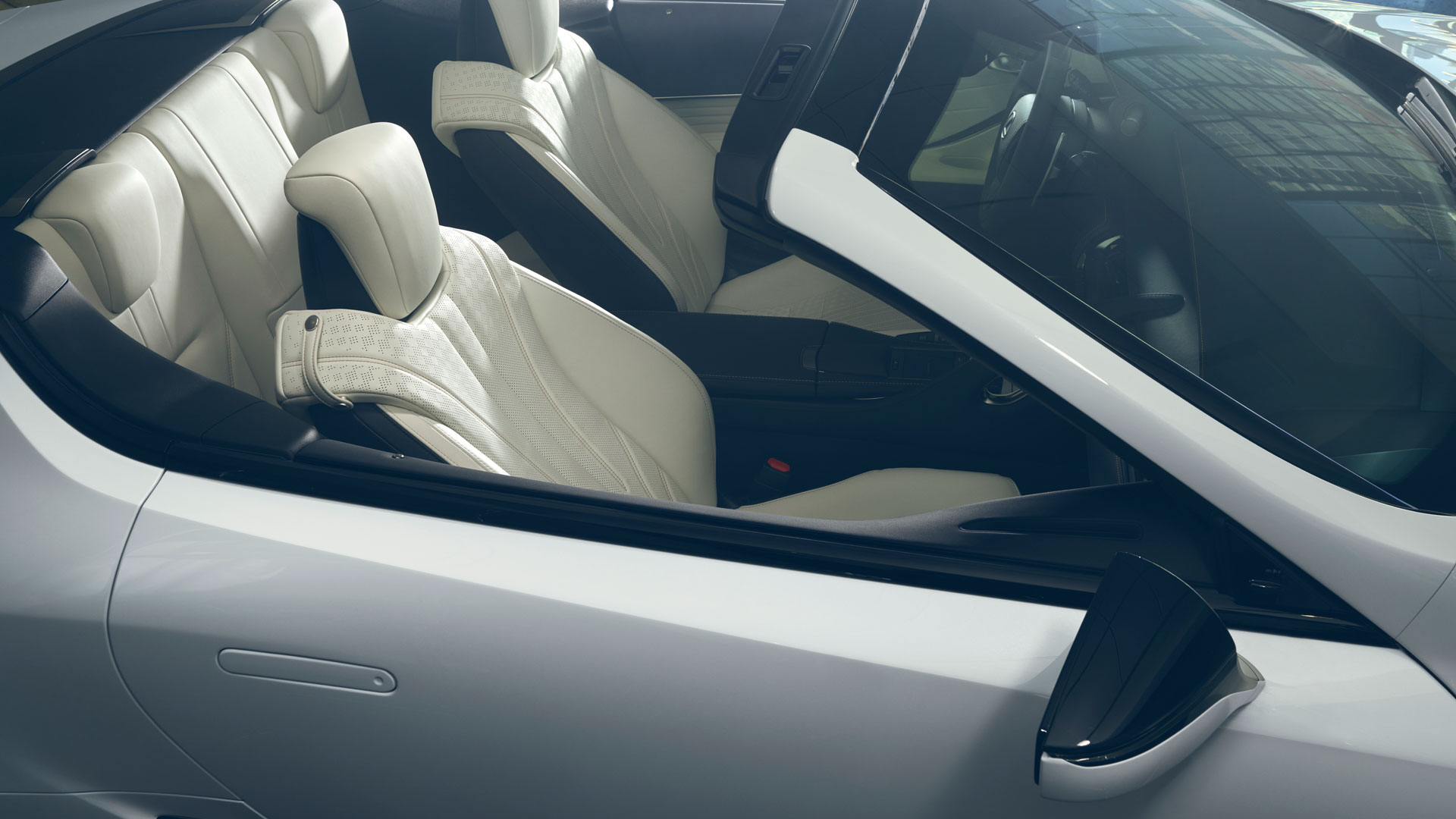 Imagen de estudio del prototipo Lexus LC en color blanco