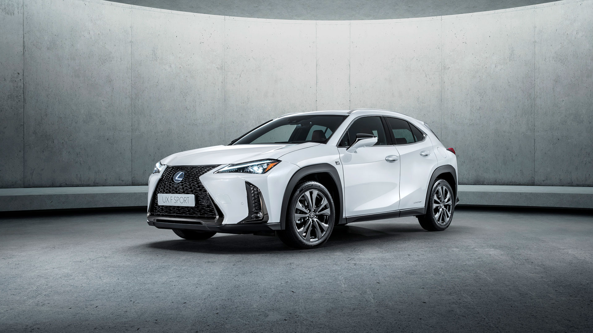 Imagen del nuevo UX el primer suv compacto híbrido premium
