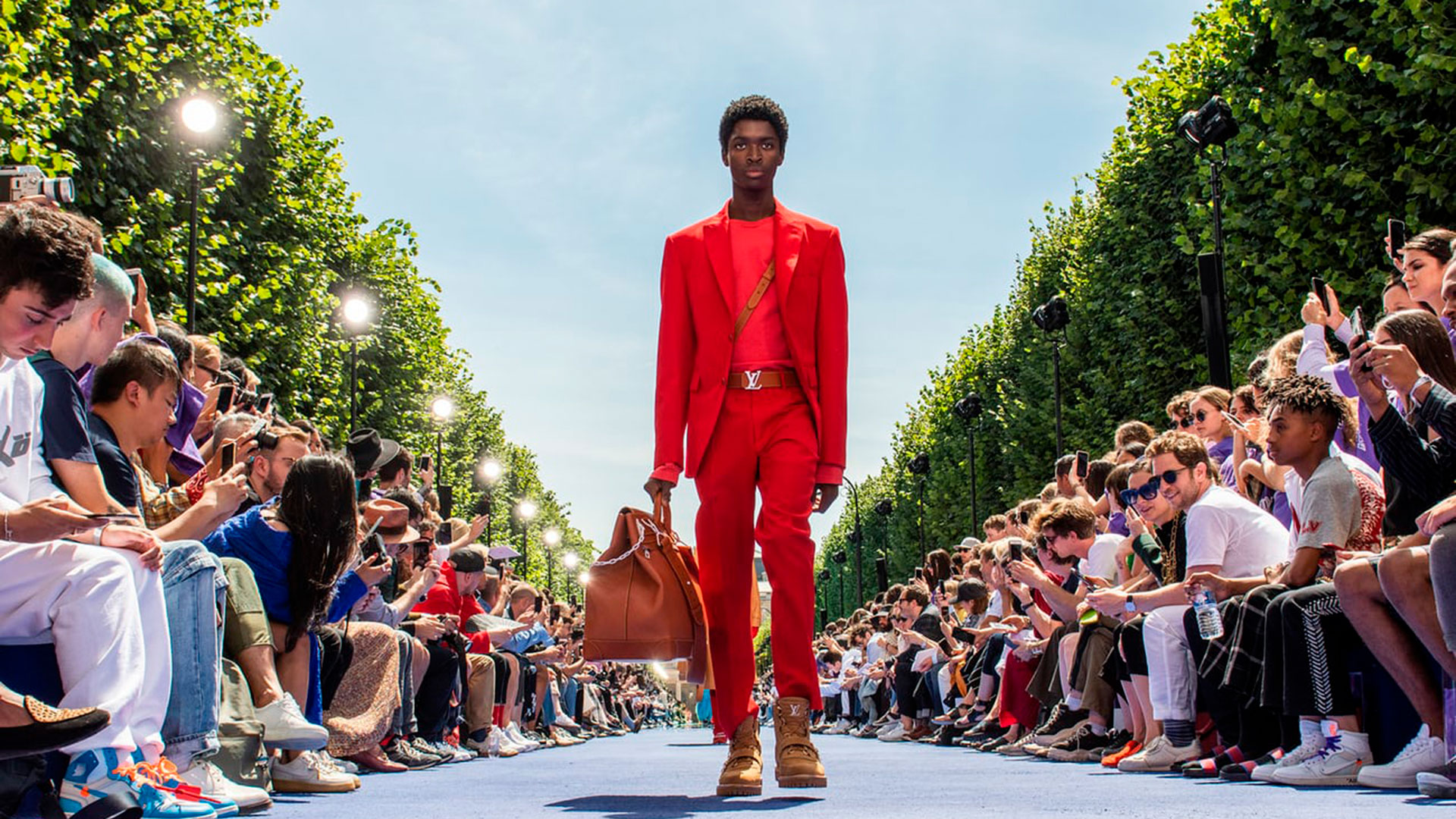 La primera colección de Virgil Abloh para Vuitton se impregna del afro
