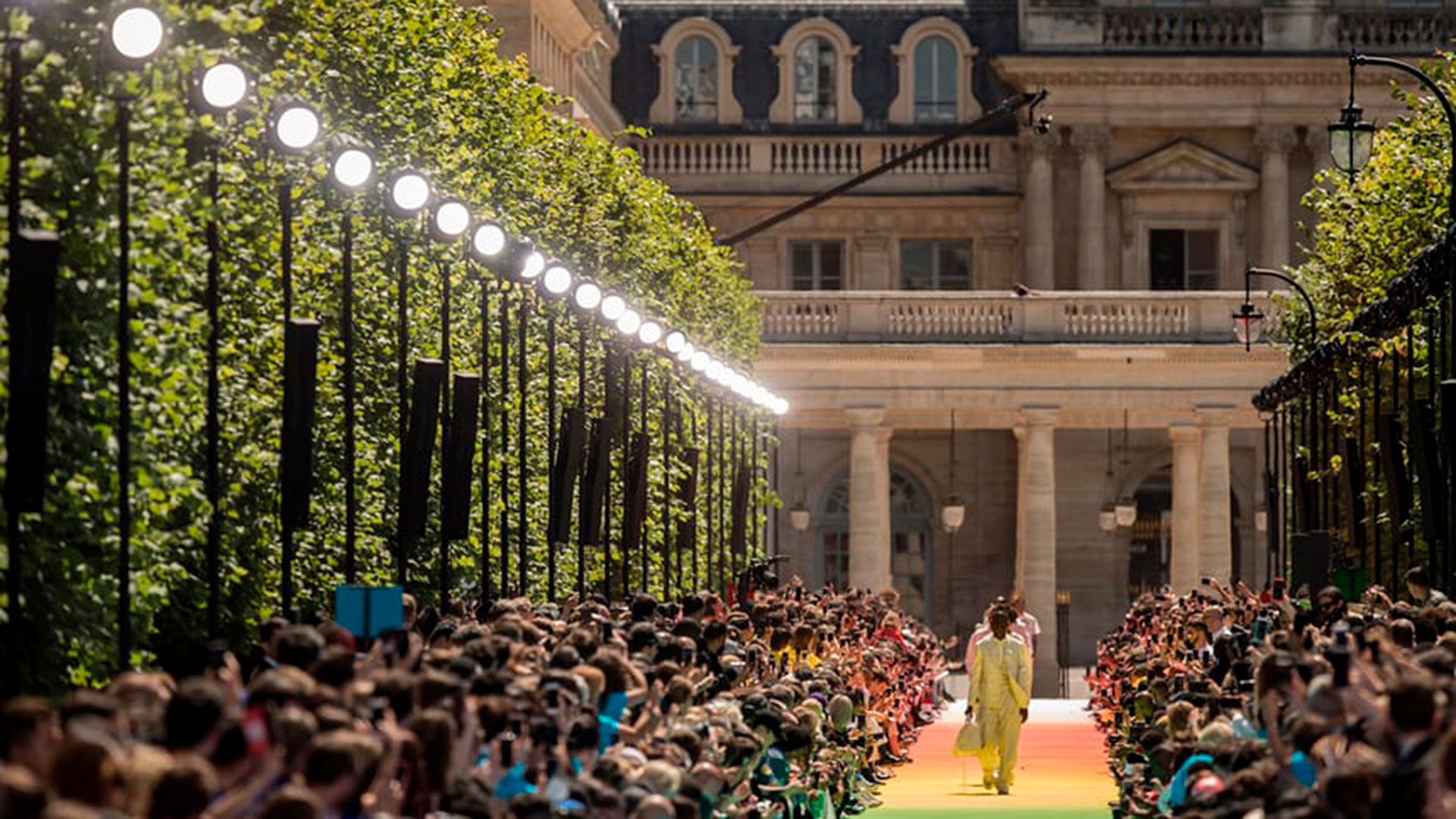 La primera colección de Virgil Abloh para Vuitton se impregna del afro