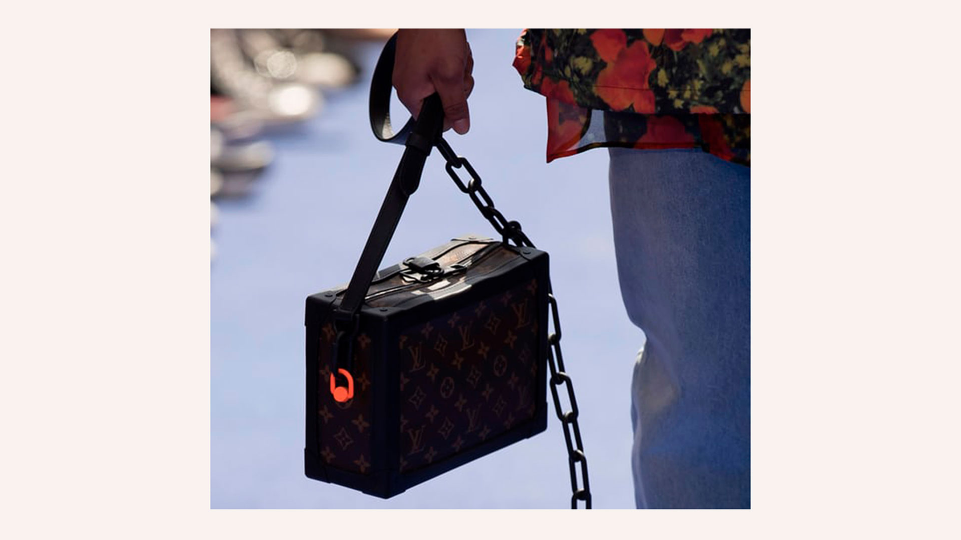 La primera colección de Virgil Abloh para Vuitton se impregna del afro