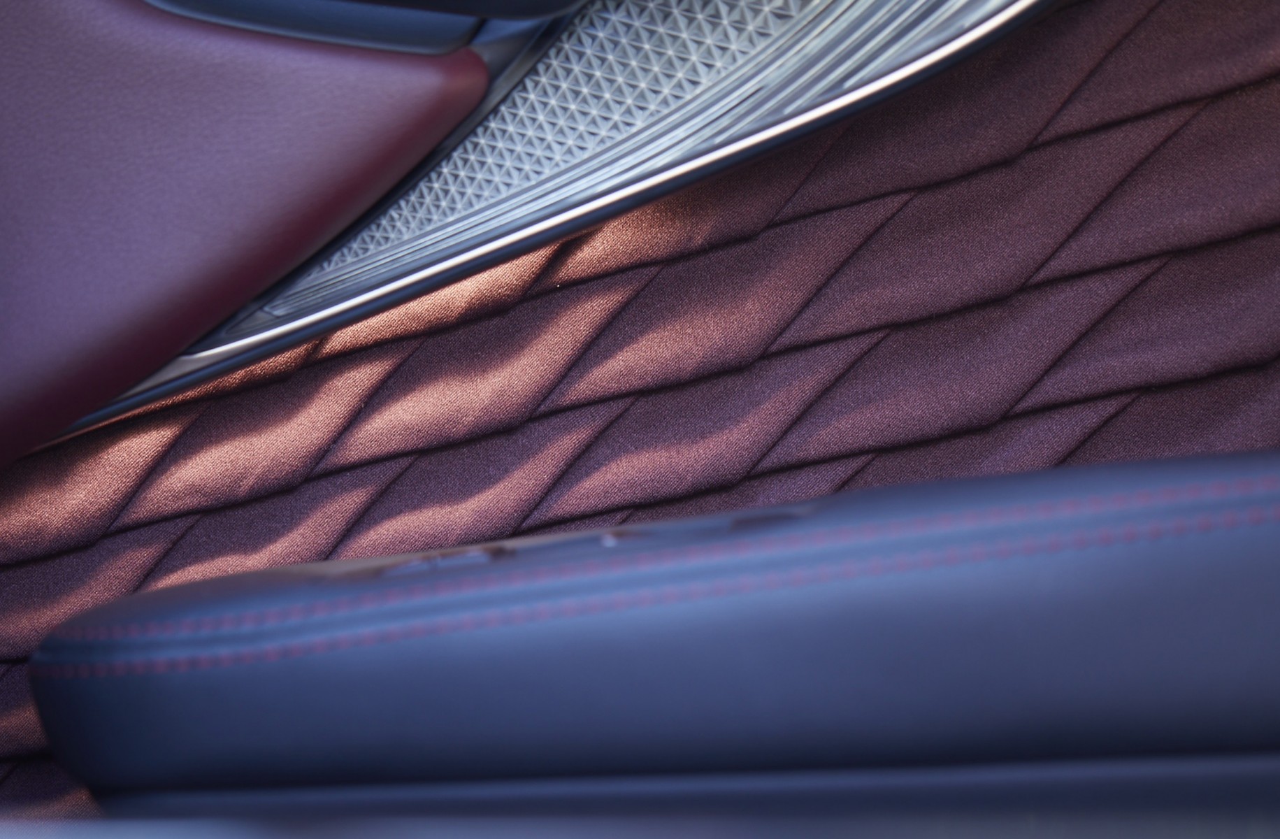 LS Takumi Origami hand pleats