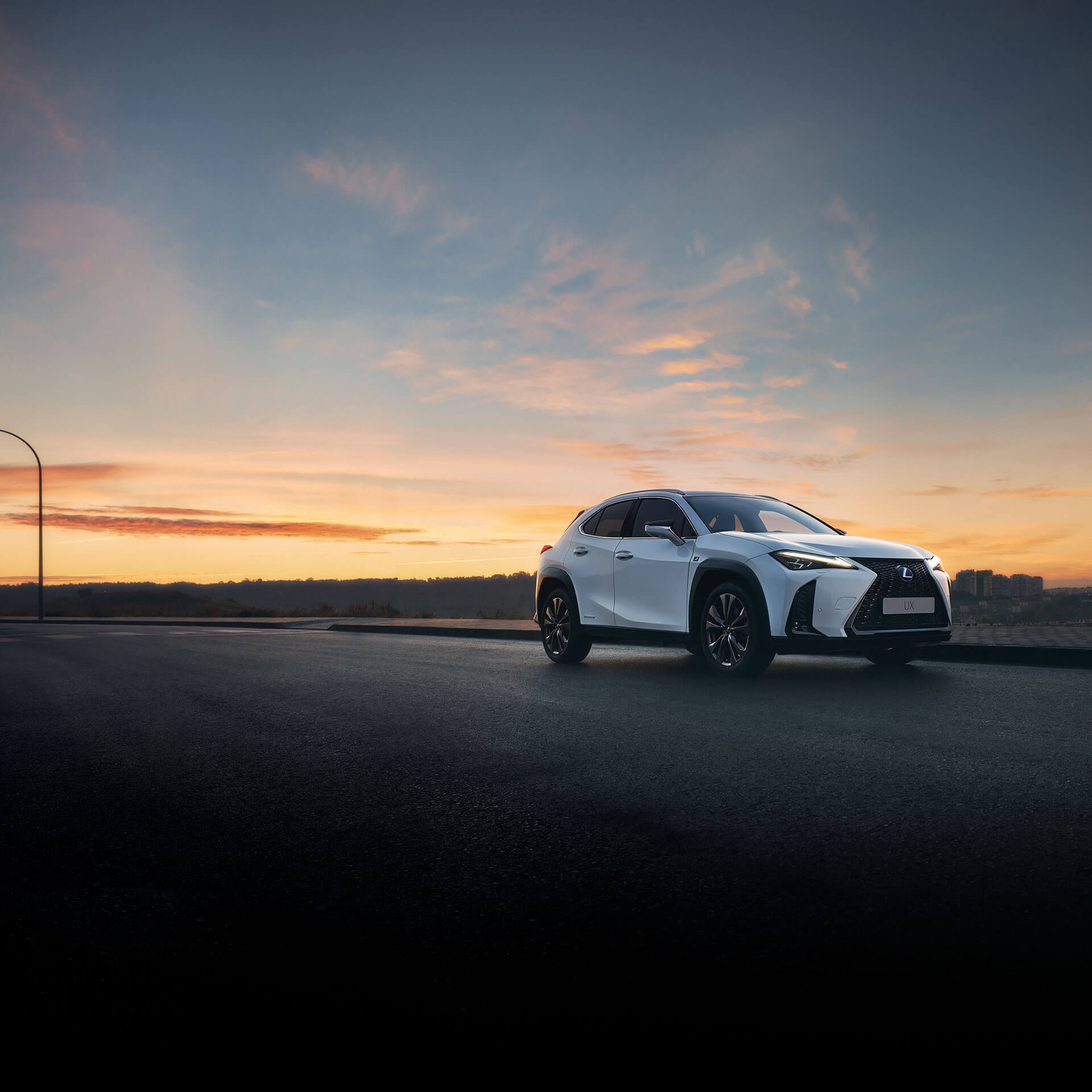 2019 lexus uk ux hero