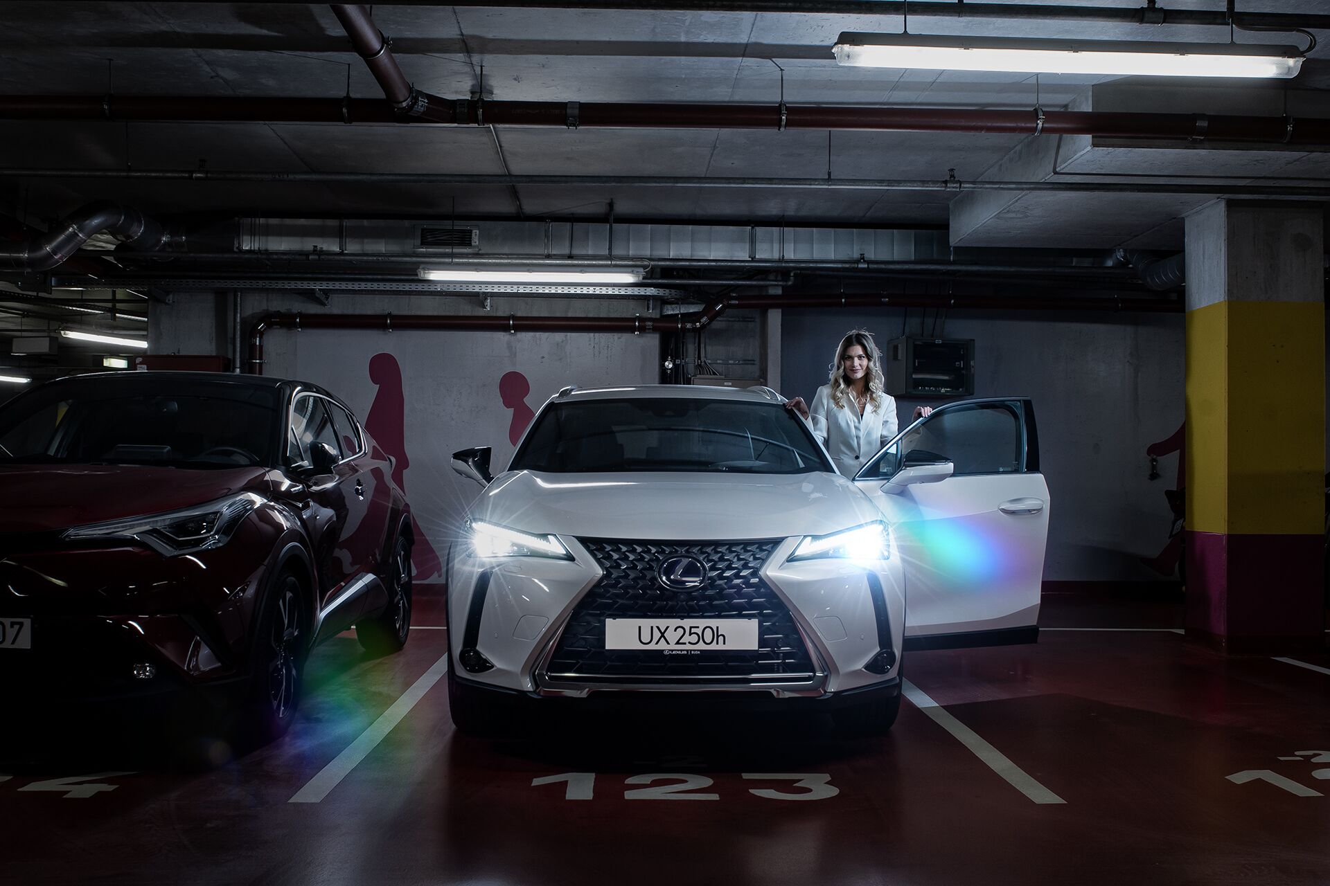 Weisz Fanni Lexus UX 13