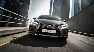 Voorkant van een grijze Lexus GS 450h
