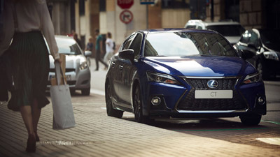 Voorkant van een blauwe Lexus CT 200h