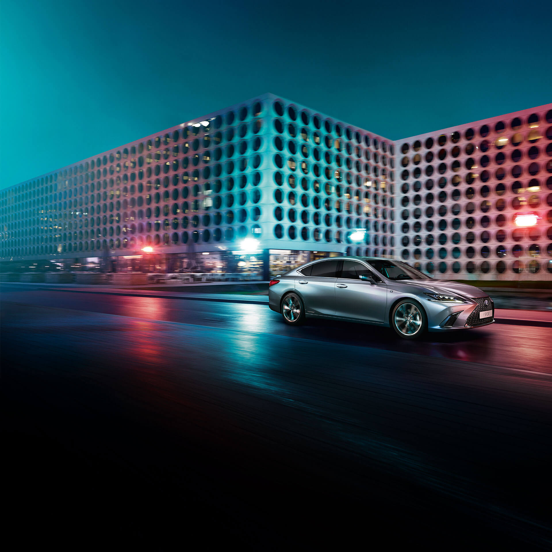 Vooraanzicht grijze Lexus ES
