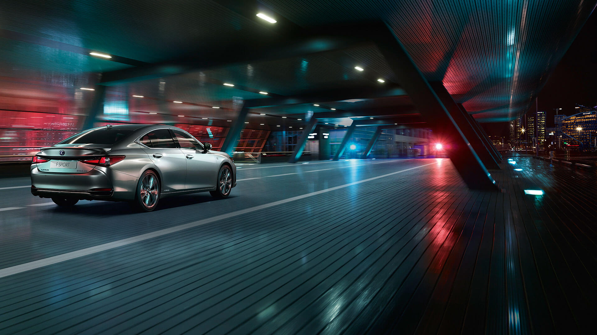Achteraanzicht van een zilvere Lexus ES