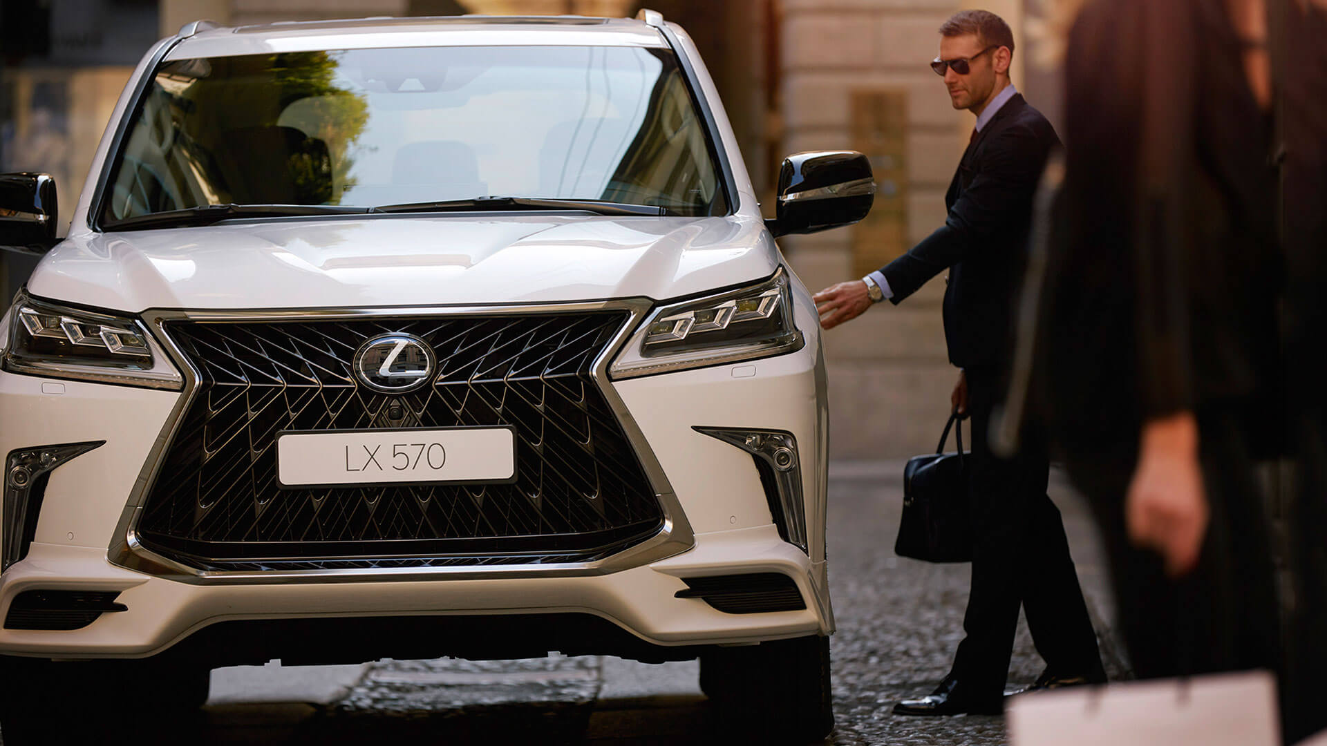 2017 lexus lx 570 my18 gallery 020 lifestyle