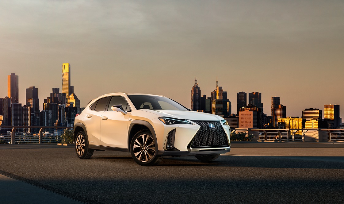 estreia mundial lexus ux Hero