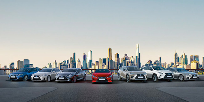 Grå Lexus UX årsmodell 2019
