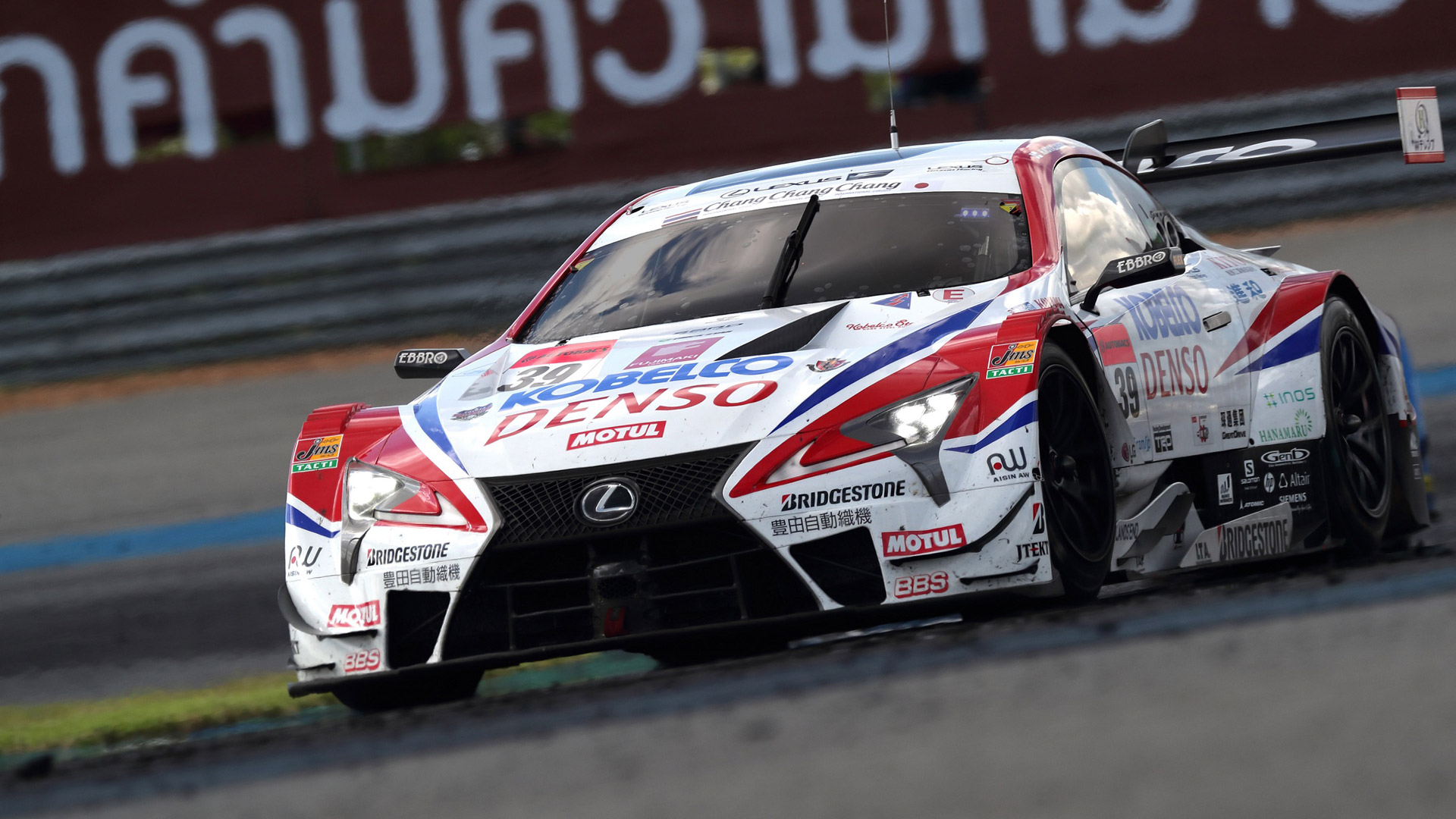Lexus LC500 Tayland 01