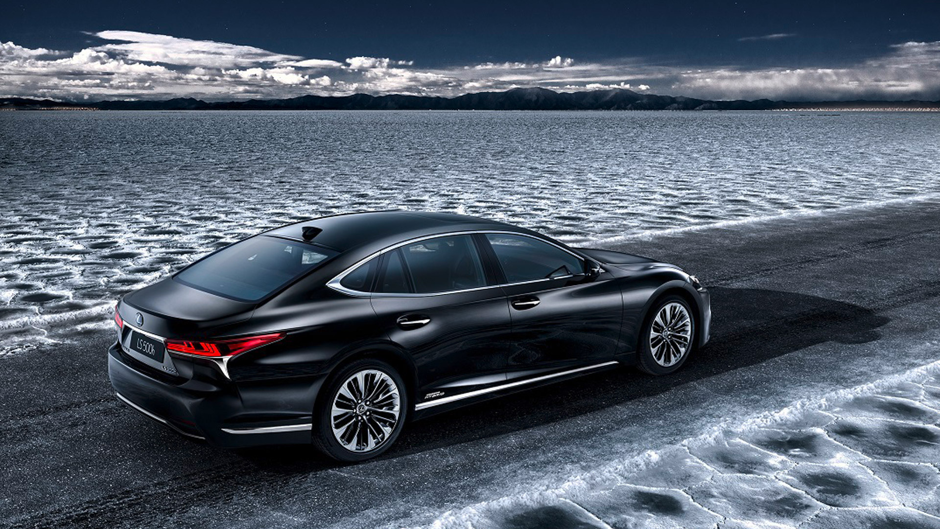Lexus LS 500h gallery10